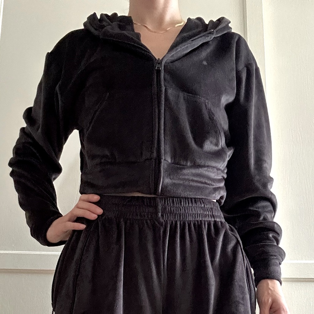 SET AVAILABLE SKIMS Track Jacket Velour Black Size S